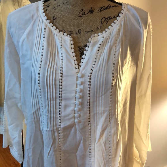 Beautiful blouse - Picture 2 of 4